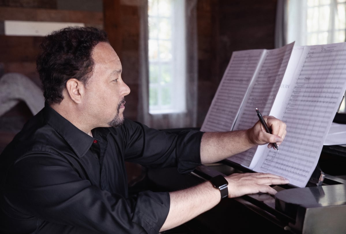 Paterson-Robert-Black-Shirt-Composing-Sitting-02-Credit-Lisa-Marie-Mazzucco-8277-Lower-Resolution